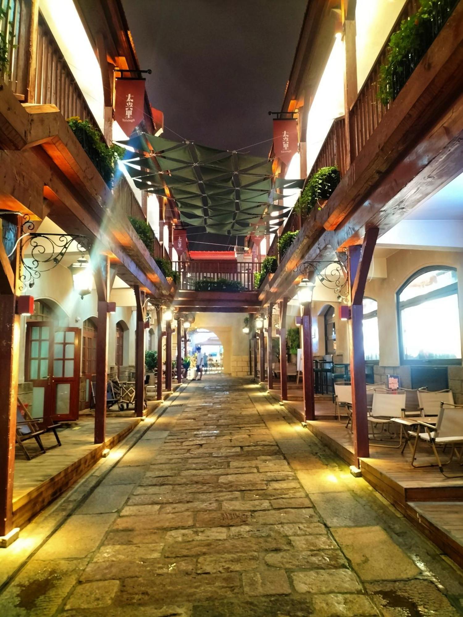 Qingdao Hua Qi Kaiserdom Hotel Bagian luar foto