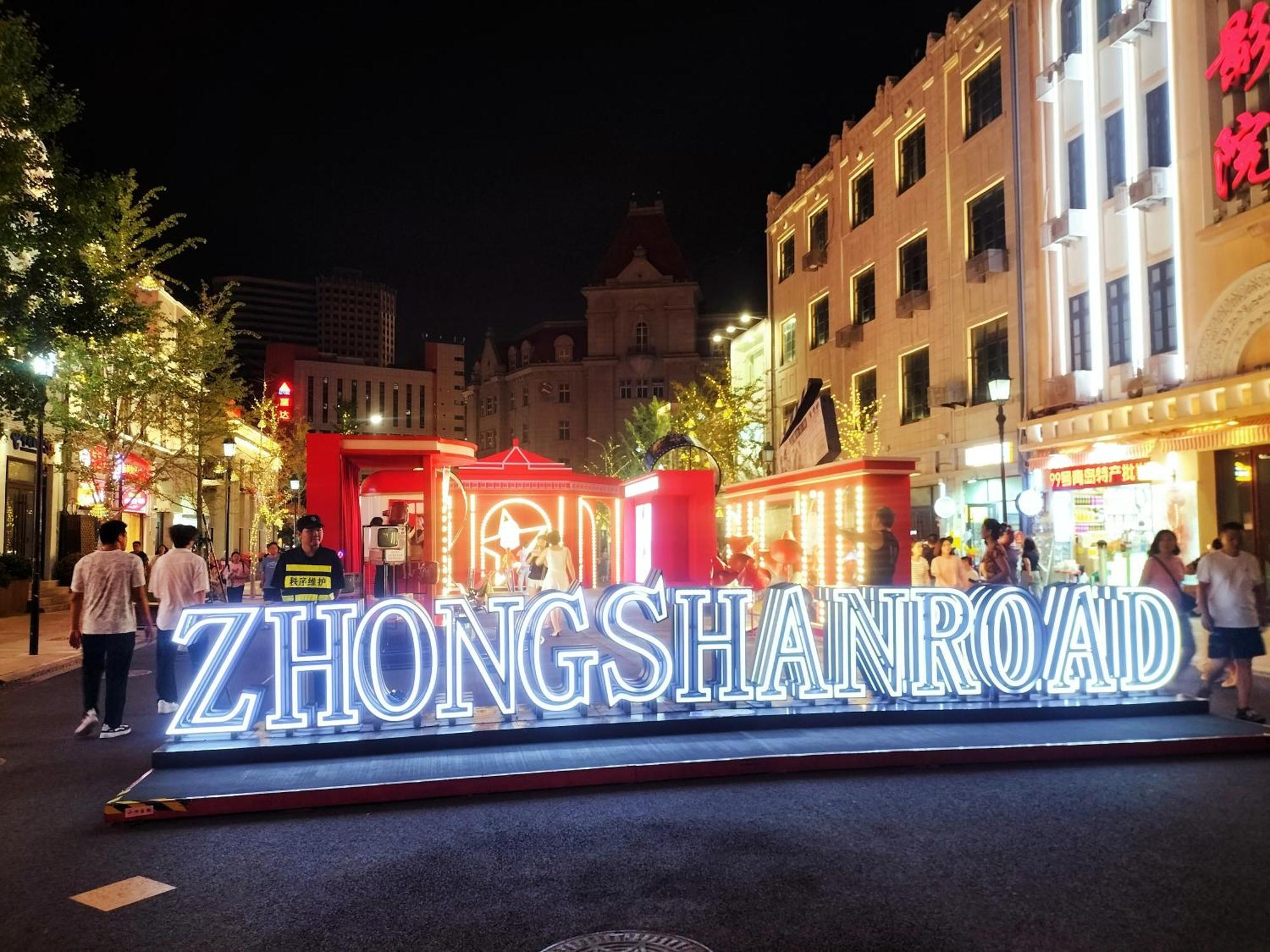 Qingdao Hua Qi Kaiserdom Hotel Bagian luar foto