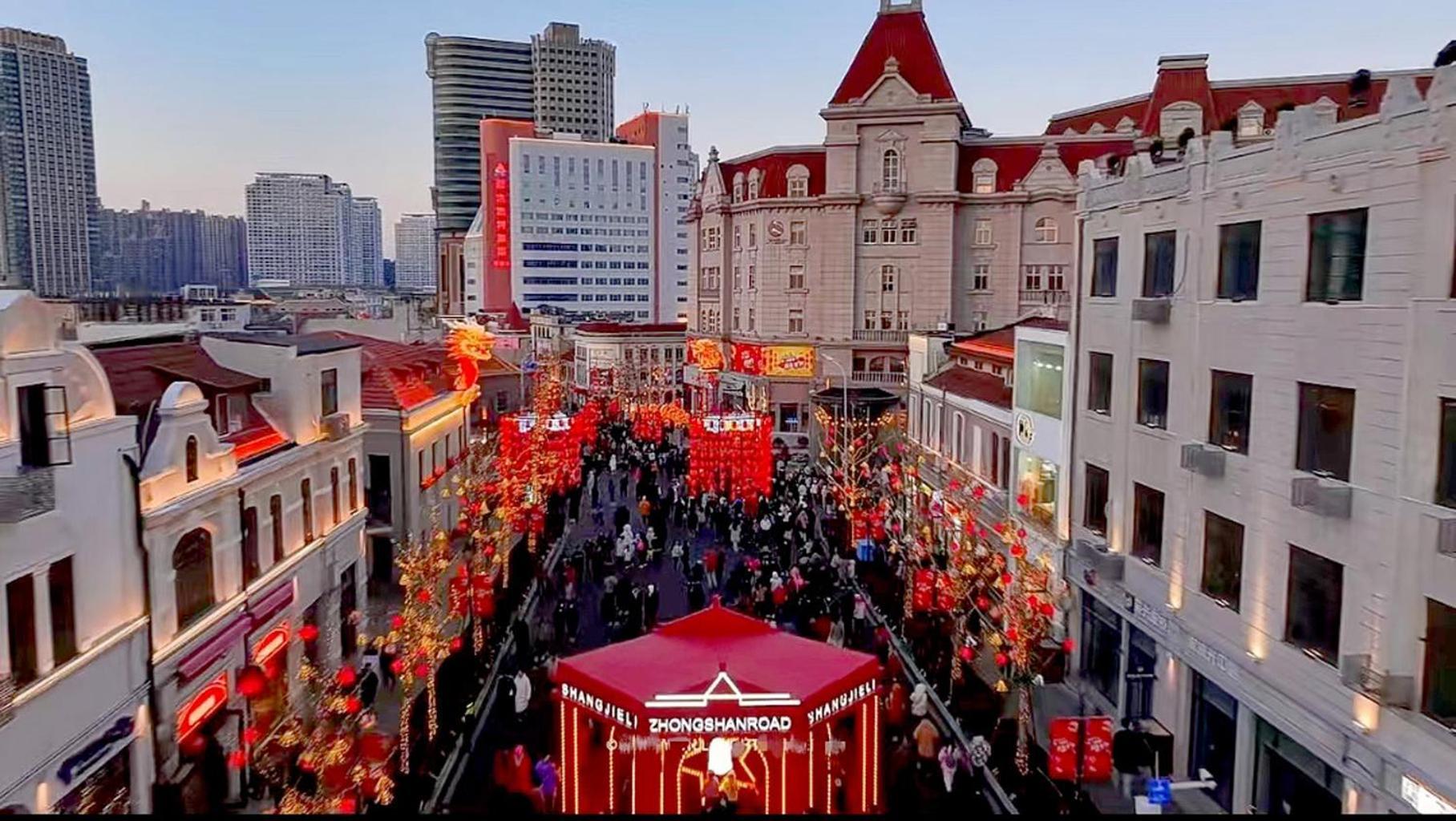 Qingdao Hua Qi Kaiserdom Hotel Bagian luar foto
