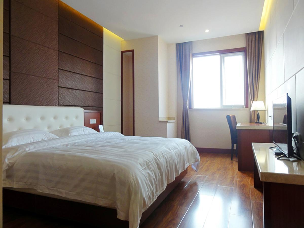 Qingdao Hua Qi Kaiserdom Hotel Bagian luar foto