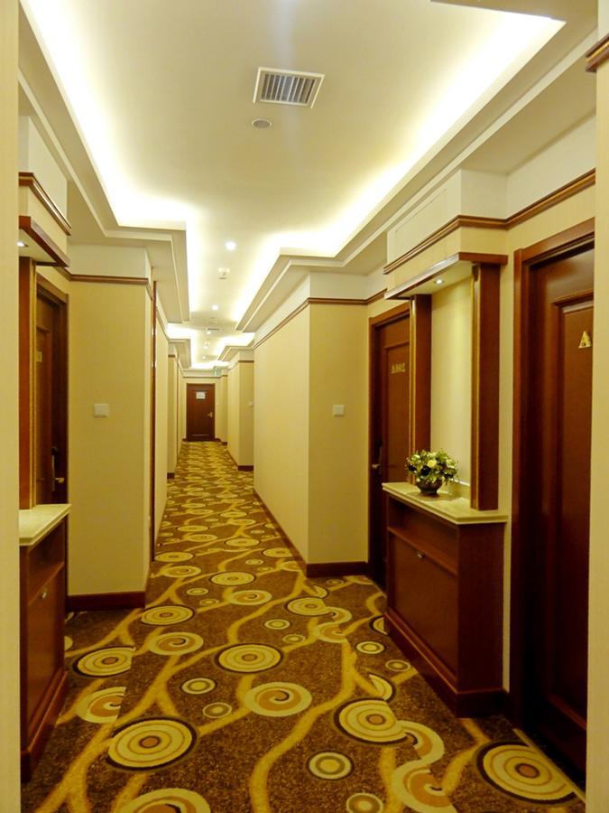 Qingdao Hua Qi Kaiserdom Hotel Bagian luar foto