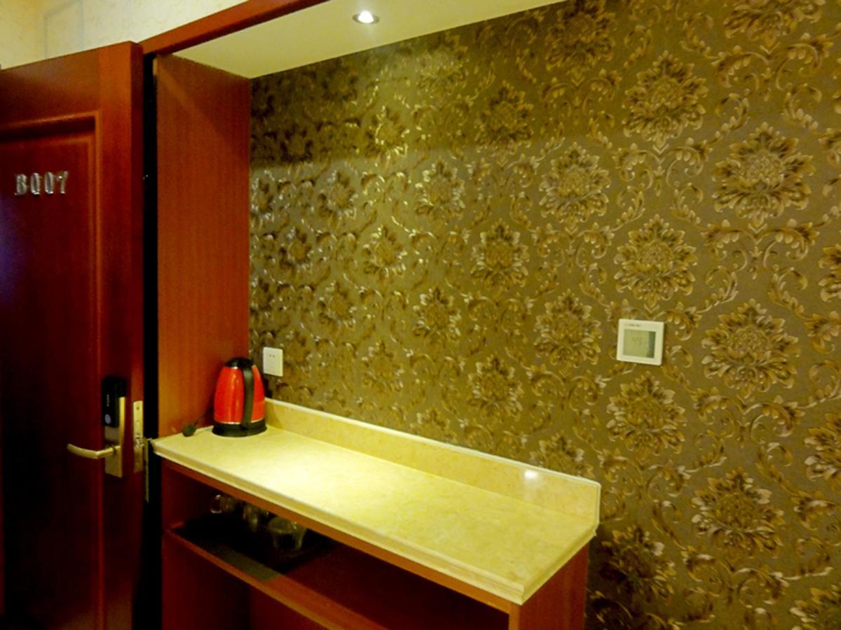 Qingdao Hua Qi Kaiserdom Hotel Bagian luar foto