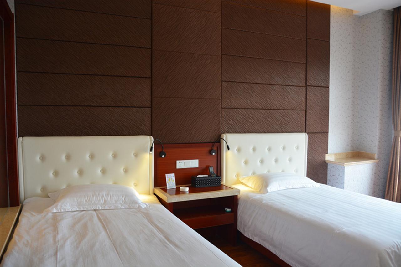 Qingdao Hua Qi Kaiserdom Hotel Bagian luar foto
