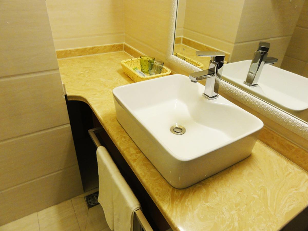 Qingdao Hua Qi Kaiserdom Hotel Bagian luar foto