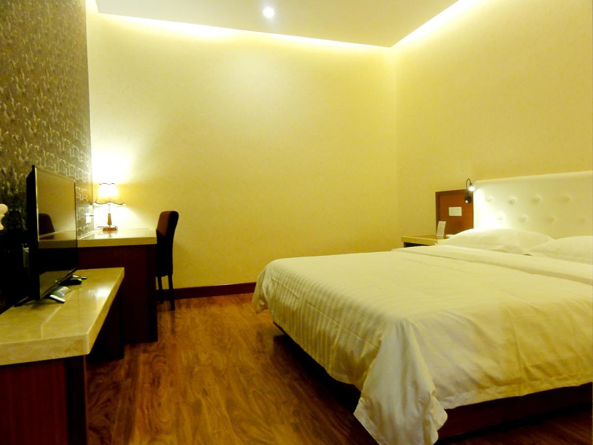 Qingdao Hua Qi Kaiserdom Hotel Bagian luar foto
