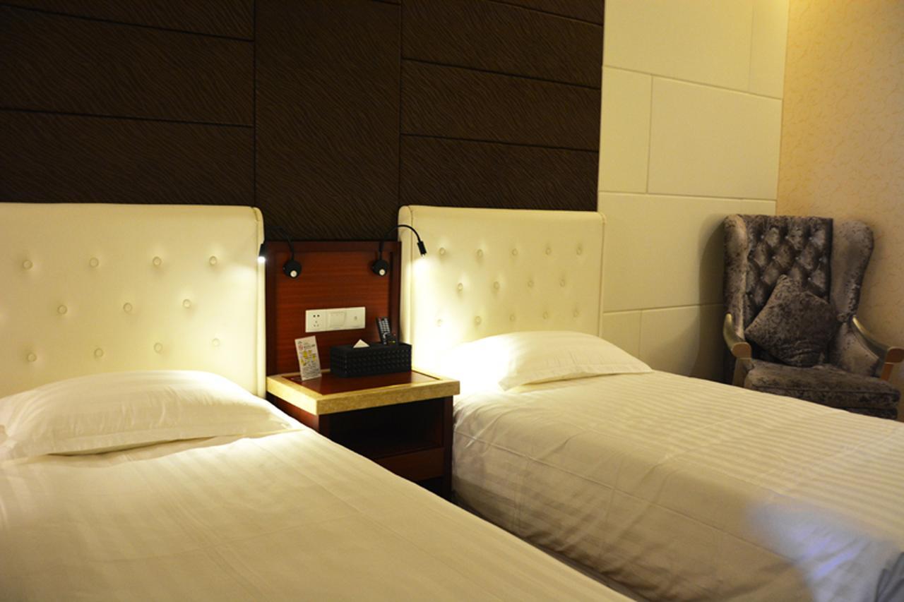 Qingdao Hua Qi Kaiserdom Hotel Bagian luar foto