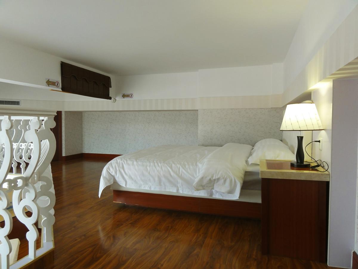 Qingdao Hua Qi Kaiserdom Hotel Bagian luar foto