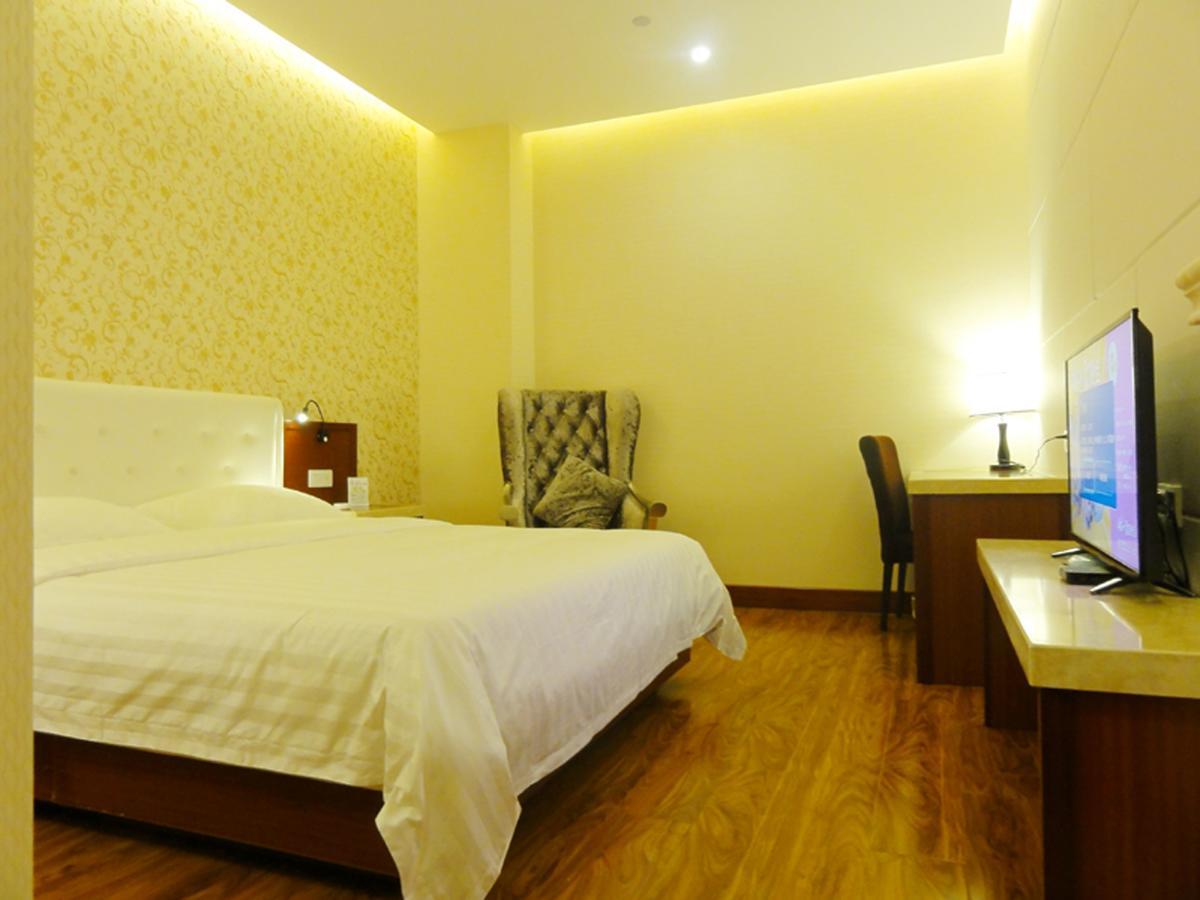 Qingdao Hua Qi Kaiserdom Hotel Bagian luar foto