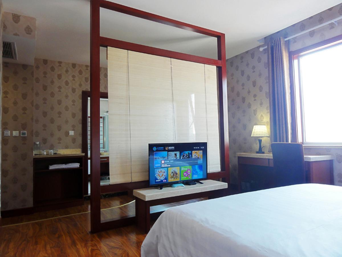 Qingdao Hua Qi Kaiserdom Hotel Bagian luar foto