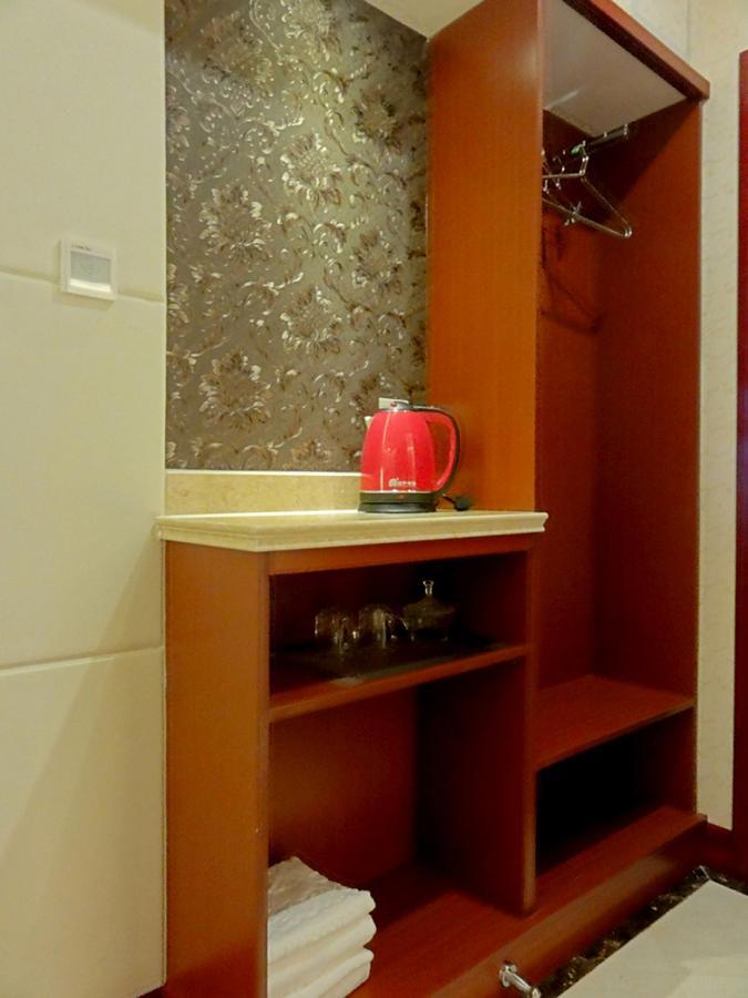 Qingdao Hua Qi Kaiserdom Hotel Bagian luar foto