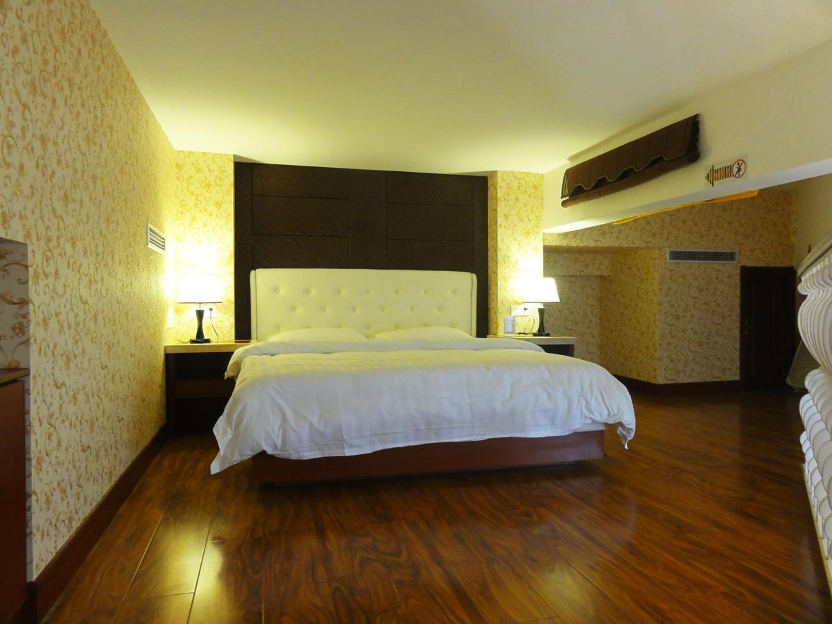 Qingdao Hua Qi Kaiserdom Hotel Bagian luar foto