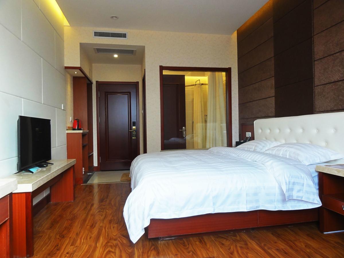 Qingdao Hua Qi Kaiserdom Hotel Bagian luar foto
